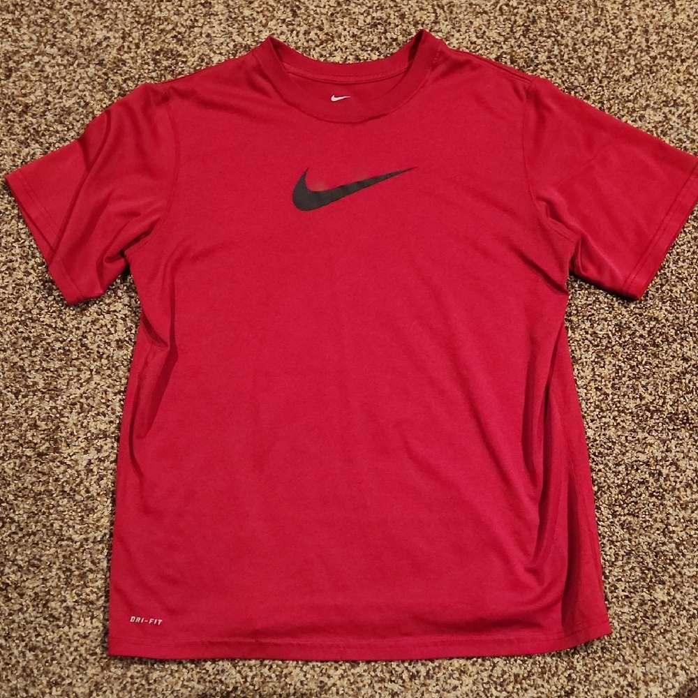 Nike Red and Black Short Sleeve Tees